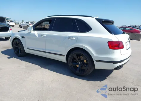 2017 Bentley Bentayga W12/W12 First Edition z USA, uszkodzony, nr VIN SJAAC2ZV6HC015460